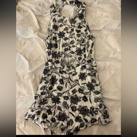 Kendall and Kylie romper - Picture 1 of 2